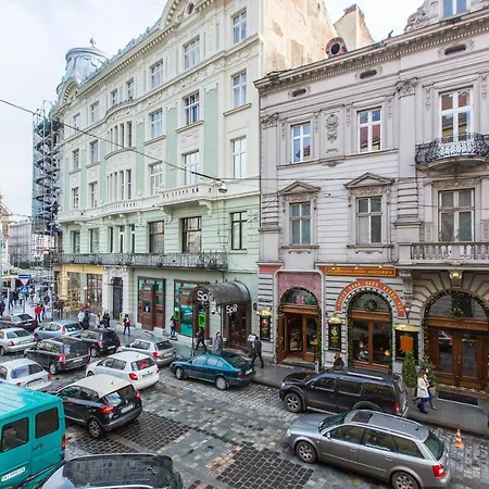 австрійська в центрі на вулиці михальчука 5 Apartment *