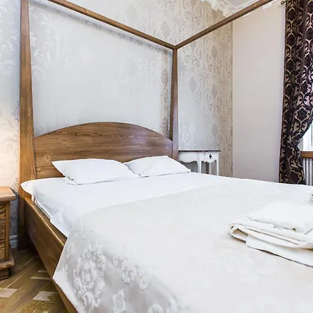 австрійська в центрі на вулиці михальчука 5