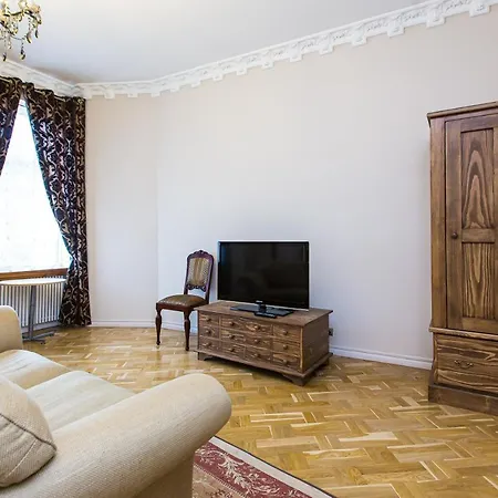 австрійська в центрі на вулиці михальчука 5