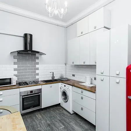 австрійська в центрі на вулиці михальчука 5