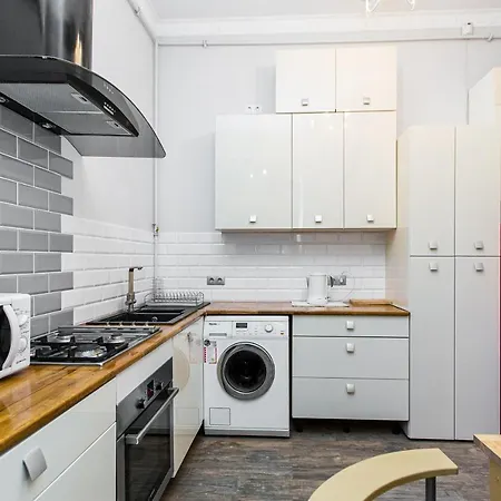 австрійська в центрі на вулиці михальчука 5 Lviv