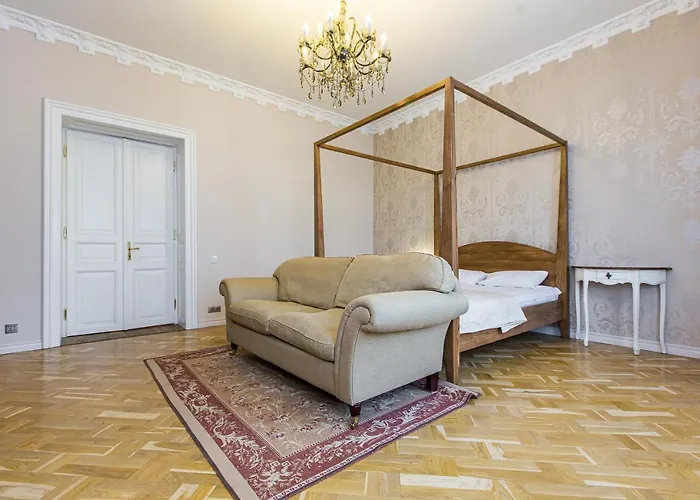 австрійська в центрі на вулиці михальчука 5 *