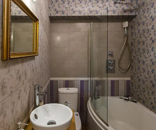 австрійська в центрі на вулиці михальчука 5 * Lviv