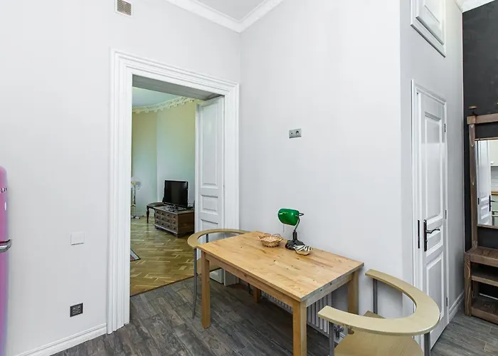 австрійська в центрі на вулиці михальчука 5 * Lviv