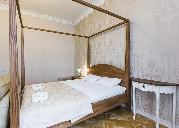 австрійська в центрі на вулиці михальчука 5