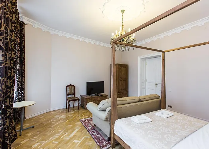 австрійська в центрі на вулиці михальчука 5 * Lviv