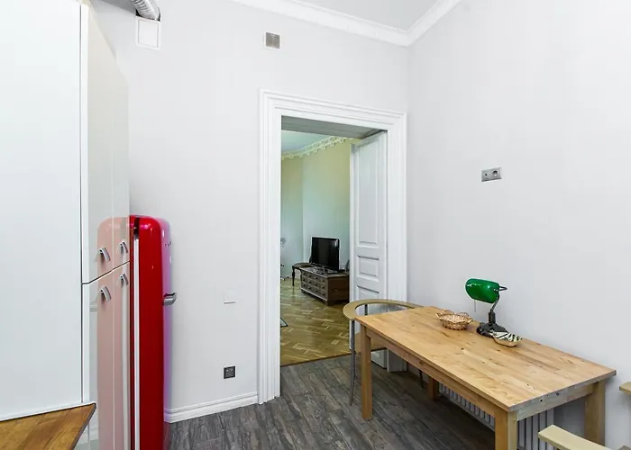 австрійська в центрі на вулиці михальчука 5