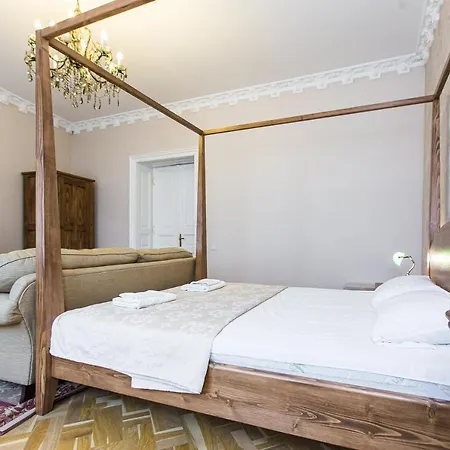 Apartamento австрійська в центрі на вулиці михальчука 5 Leópolis