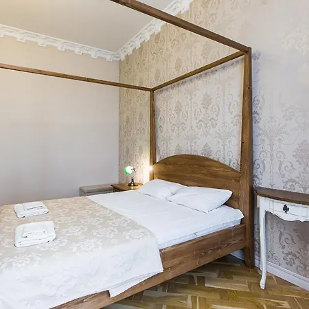 австрійська в центрі на вулиці михальчука 5