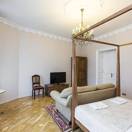 австрійська в центрі на вулиці михальчука 5 * Leópolis