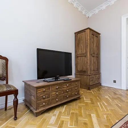австрійська в центрі на вулиці михальчука 5 Apartamento Leópolis