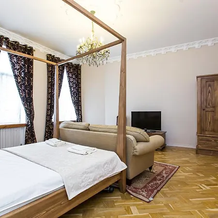 австрійська в центрі на вулиці михальчука 5 * Leópolis