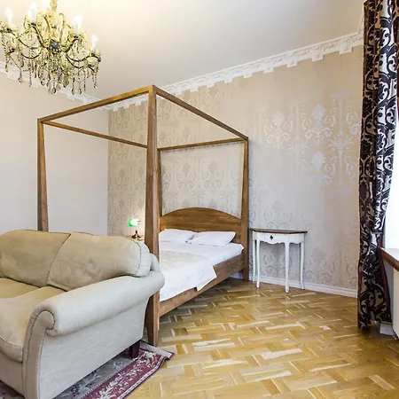 австрійська в центрі на вулиці михальчука 5 Leópolis